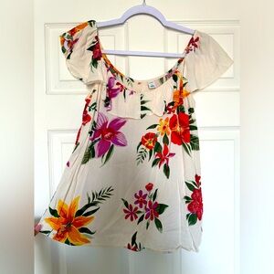 Brand Old Navy, size Small color beige w flowers